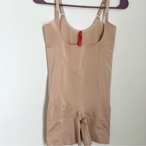 SPANX Sculpt OnCore Open-Bust Mid-Thigh Bodysuit Cream Neutral Size L - Picture 4 of 9
